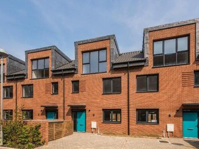 House for rent in Brentford End, Greater London