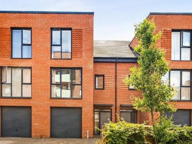 House for rent in Brentford End, Greater London