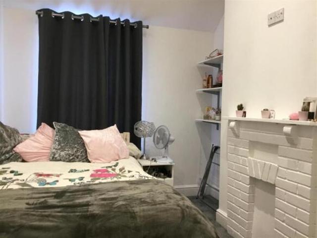 Cottage for rent in The King's Mile, The Bridge