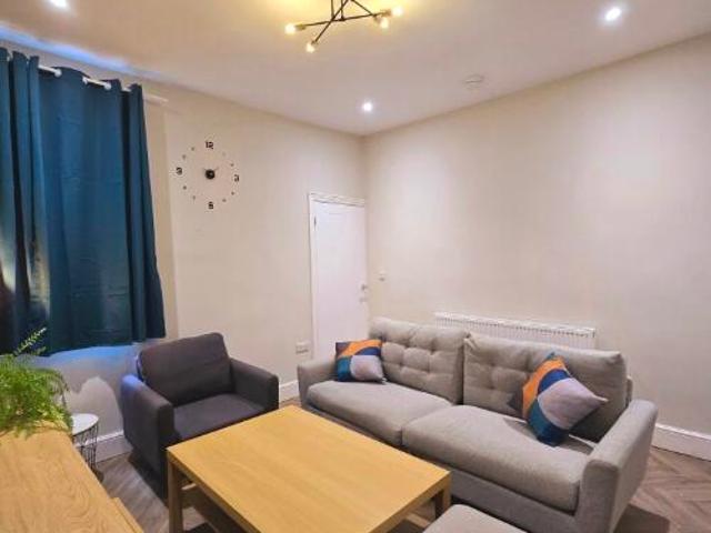 Terraced House for rent in Leicester