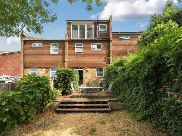 Cottage for rent in Cat Hill