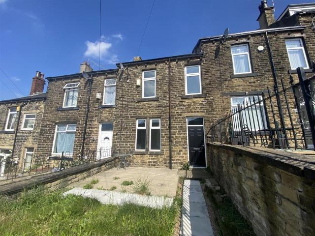 Terraced House for rent in Shipley