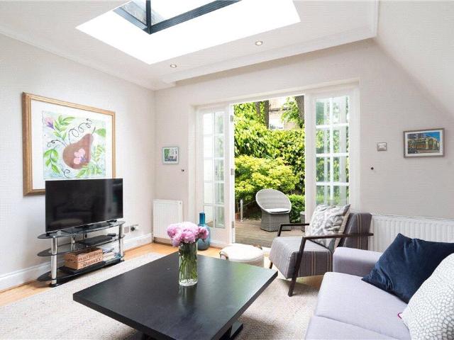 Terraced House for rent in St John's Wood