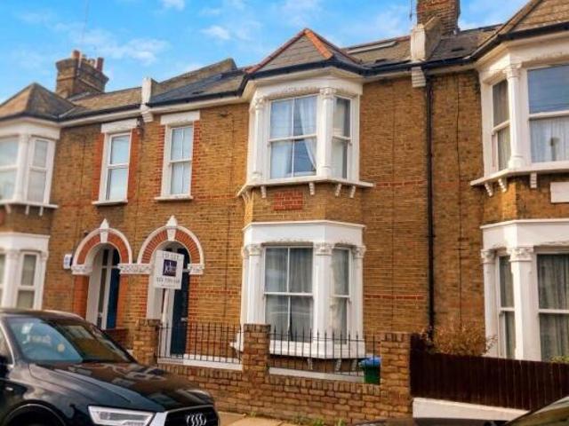 Cottage for rent in Cat Hill, England