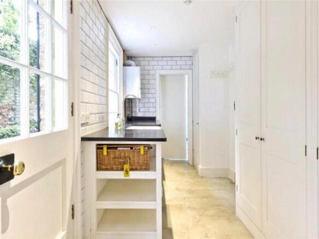 Cottage for rent in Cat Hill