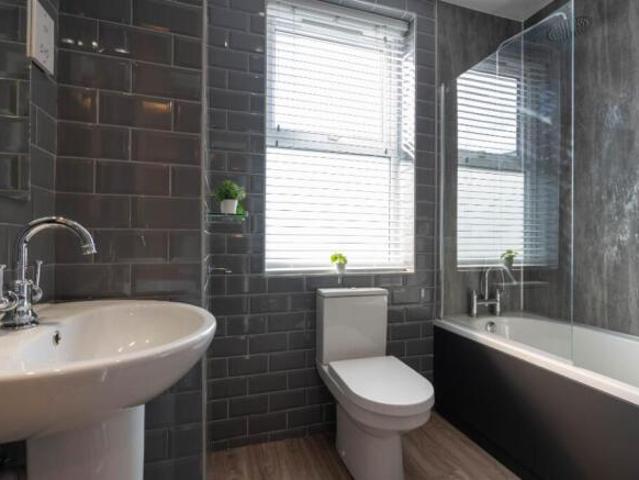 Cottage for rent in Newcastle, Leslie