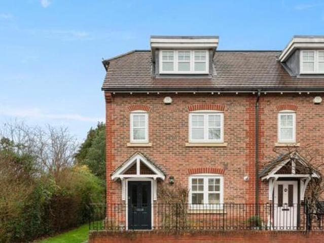 House for rent in Surrey