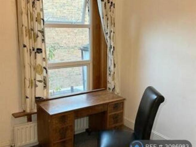 Cottage for rent in Cat Hill, England