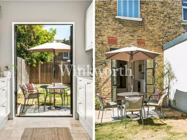 Cottage for rent in Cat Hill, England