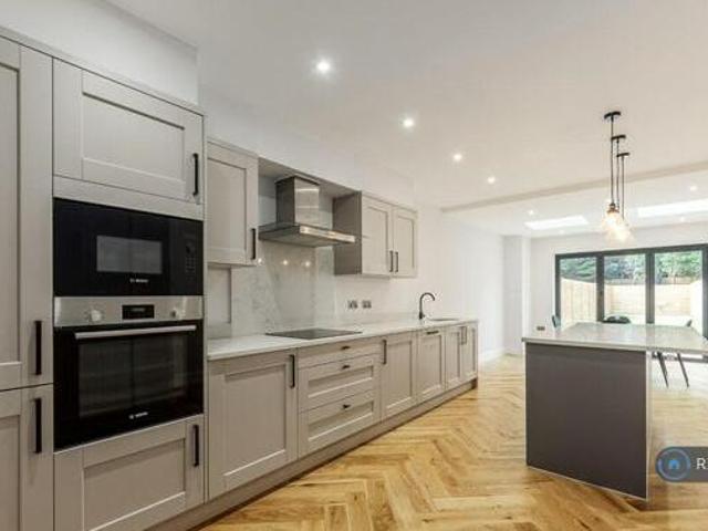 House for rent in Surrey