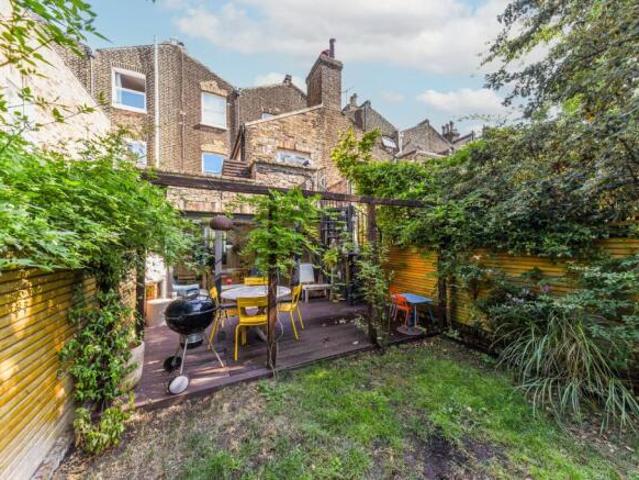 Cottage for rent in Kentish Town, Greater London