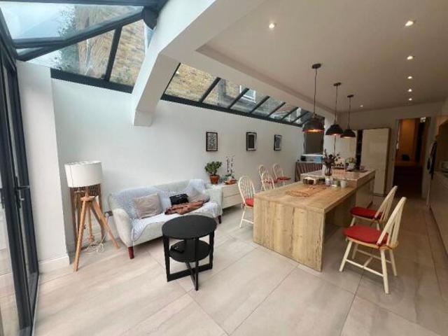 Cottage for rent in Cat Hill