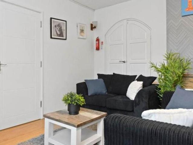 Cottage for rent in Cat Hill