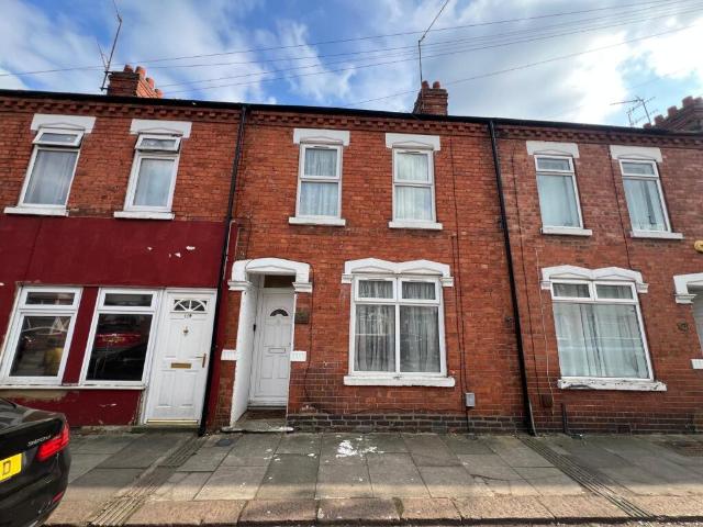 Terraced House for rent in Northampton