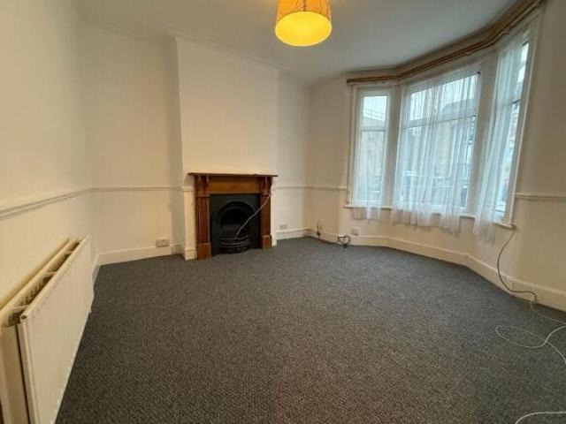 Cottage for rent in Cat Hill, England