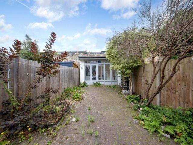 Cottage for rent in Twickenham, Greater London