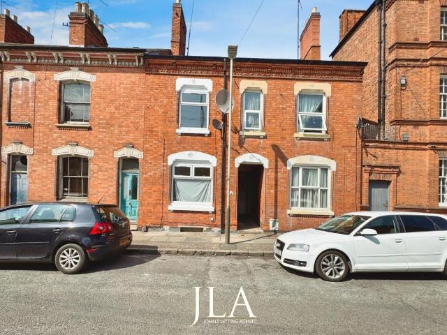 Terraced House for rent in Leicester