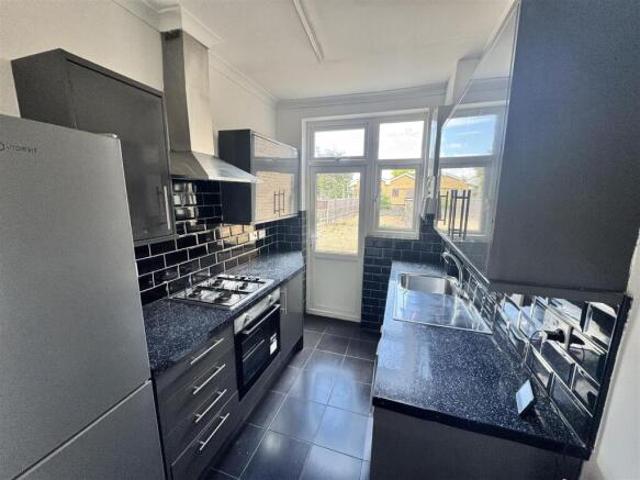 Cottage for rent in Tooting Graveney, Greater London
