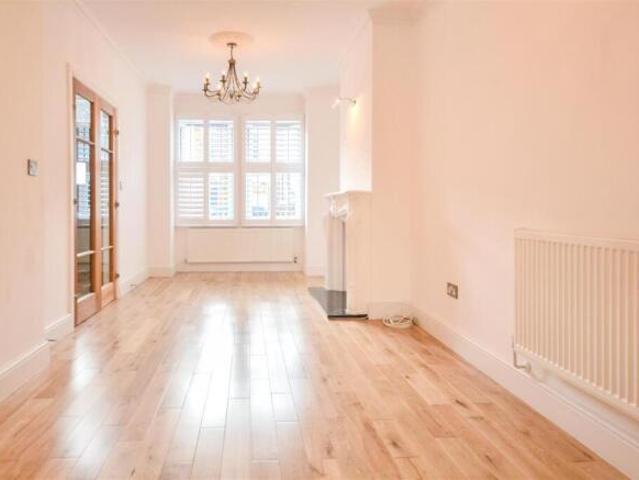 Cottage for rent in Wimbledon, Greater London