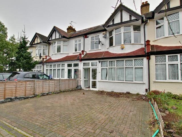 Terraced House for rent in Bromley