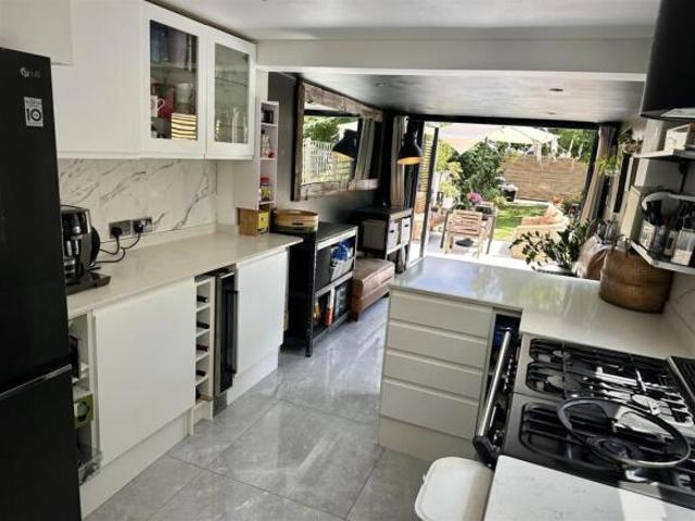 Cottage for rent in Enfield, Greater London