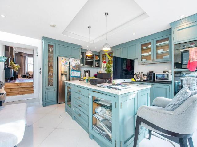 Terraced House for rent in Fulham