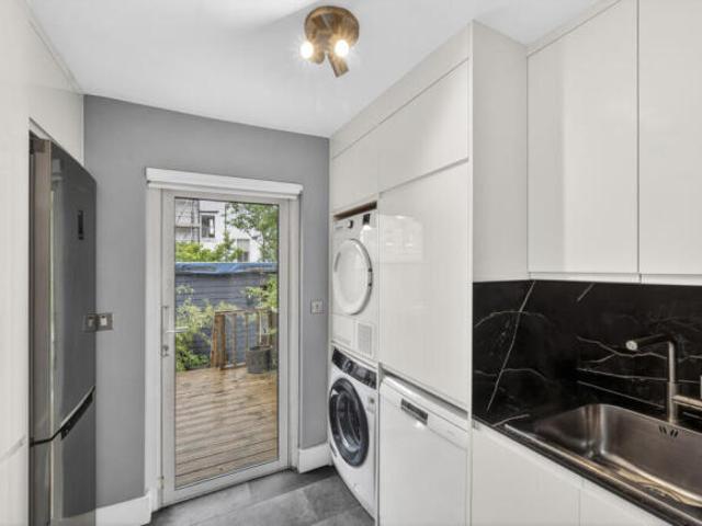 Cottage for rent in Cat Hill