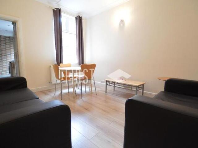 Cottage for rent in Charlesworth, East Midlands
