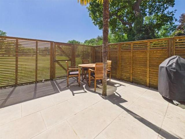 Cottage for rent in Twickenham, Greater London