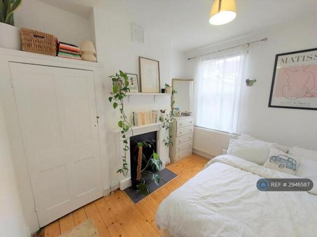 Cottage for rent in Cat Hill