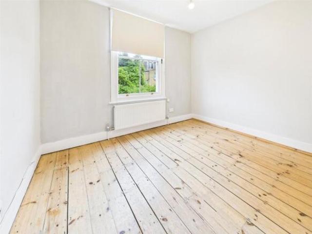 Cottage for rent in Twickenham, Greater London