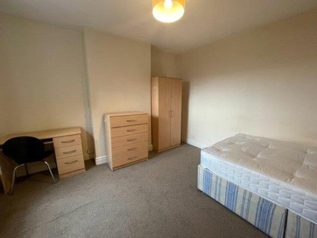 Terraced House for rent in Leicester