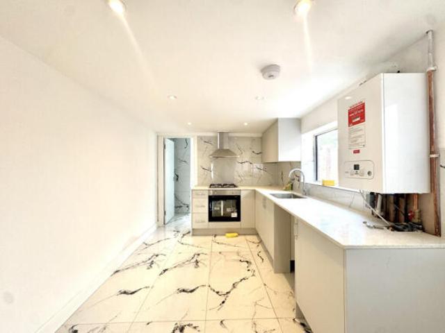 Cottage for rent in Greater London