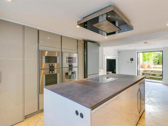 Cottage for rent in Chiswick, Greater London