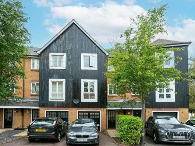 House for rent in Pouchen End, Hertfordshire