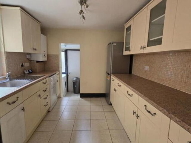 Cottage for rent in Tooting, Greater London