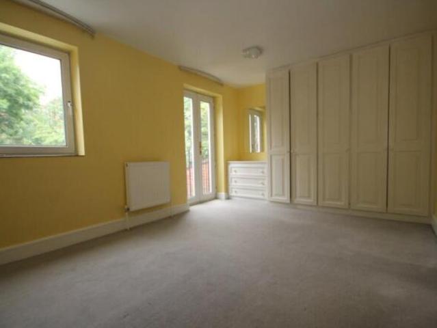 Cottage for rent in Brondesbury, Greater London