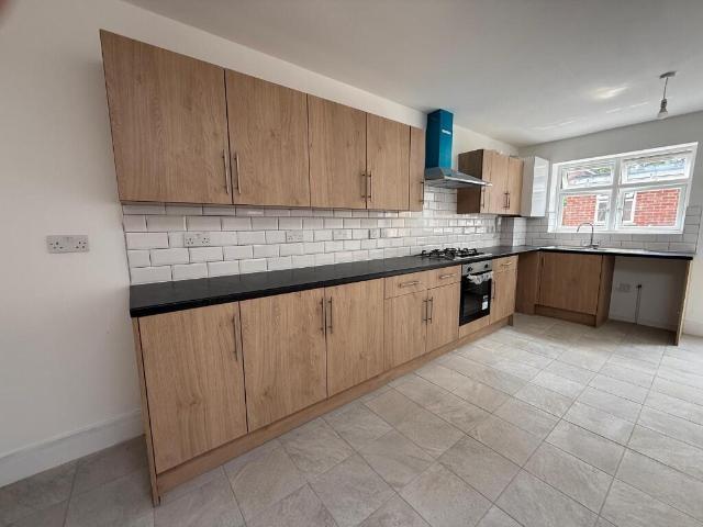 Terraced House for rent in Ilford