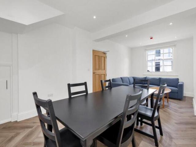 Cottage for rent in Camden Town, Greater London