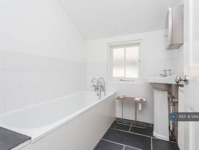 Cottage for rent in Cat Hill