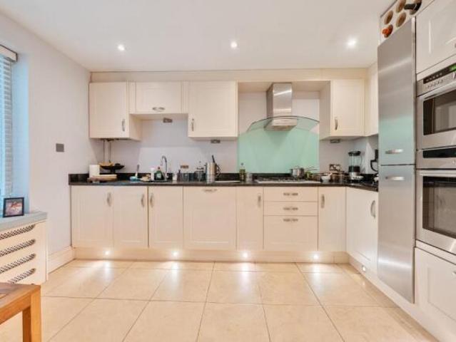 Cottage for rent in Kingston Upon Thames, Greater London