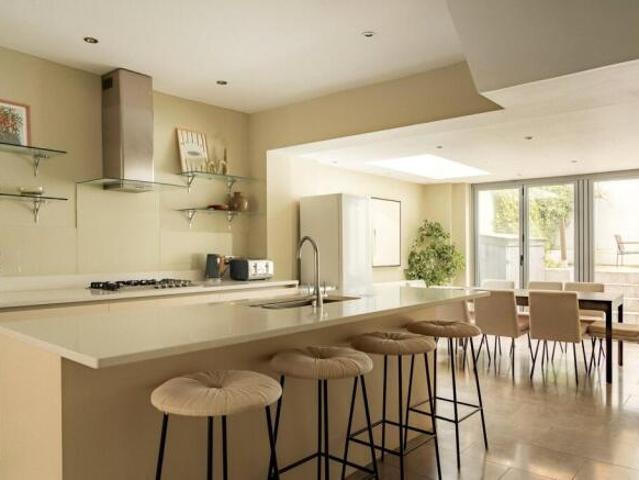 Cottage for rent in Chelsea, Greater London