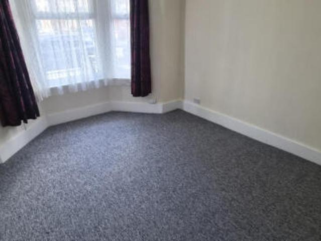 Cottage for rent in Cat Hill, England