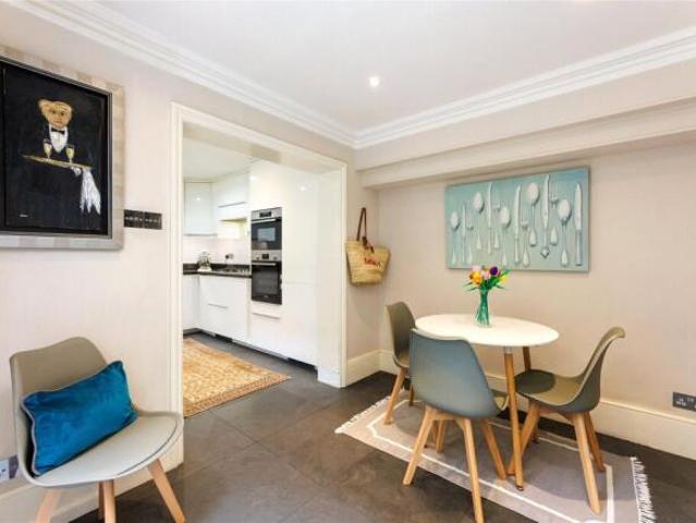 Cottage for rent in Chelsea, Greater London