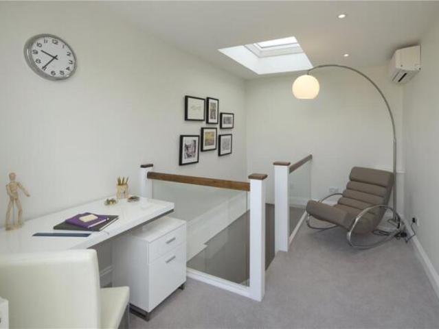 Cottage for rent in St. John's Wood, Greater London