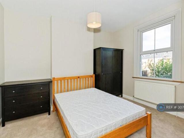 Cottage for rent in Cat Hill, England