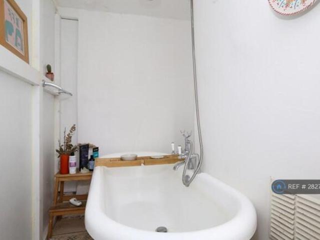 Cottage for rent in Cat Hill