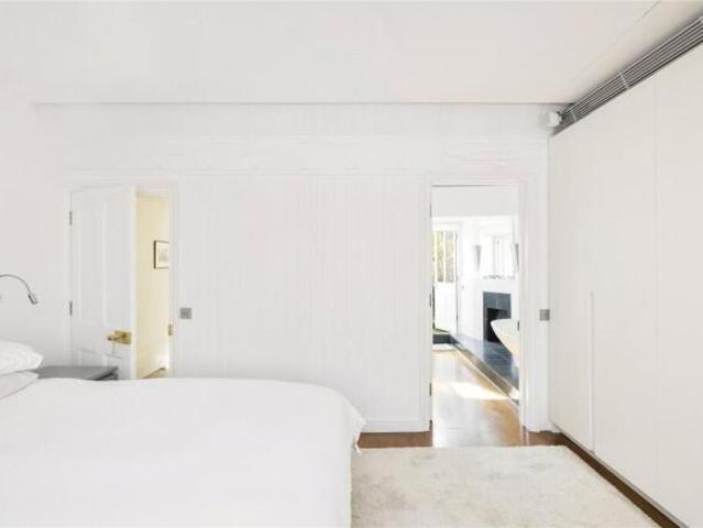 Cottage for rent in Soho, Greater London