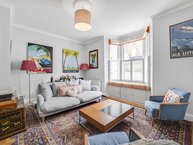 Terraced House for rent in Fulham