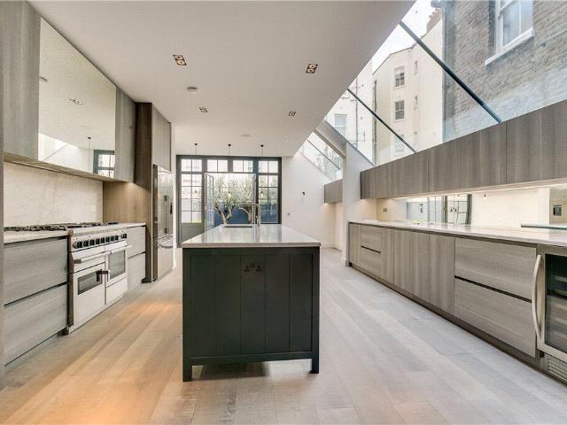 Terraced House for rent in Hammersmith